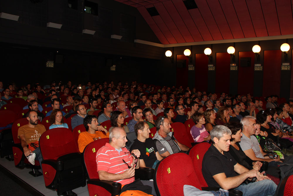 CAMPAÑA SOLIDARIA CON NEPAL Y ESTRENO EN EXCLUSIVA DE "EVEREST" PARA FEDERADOS